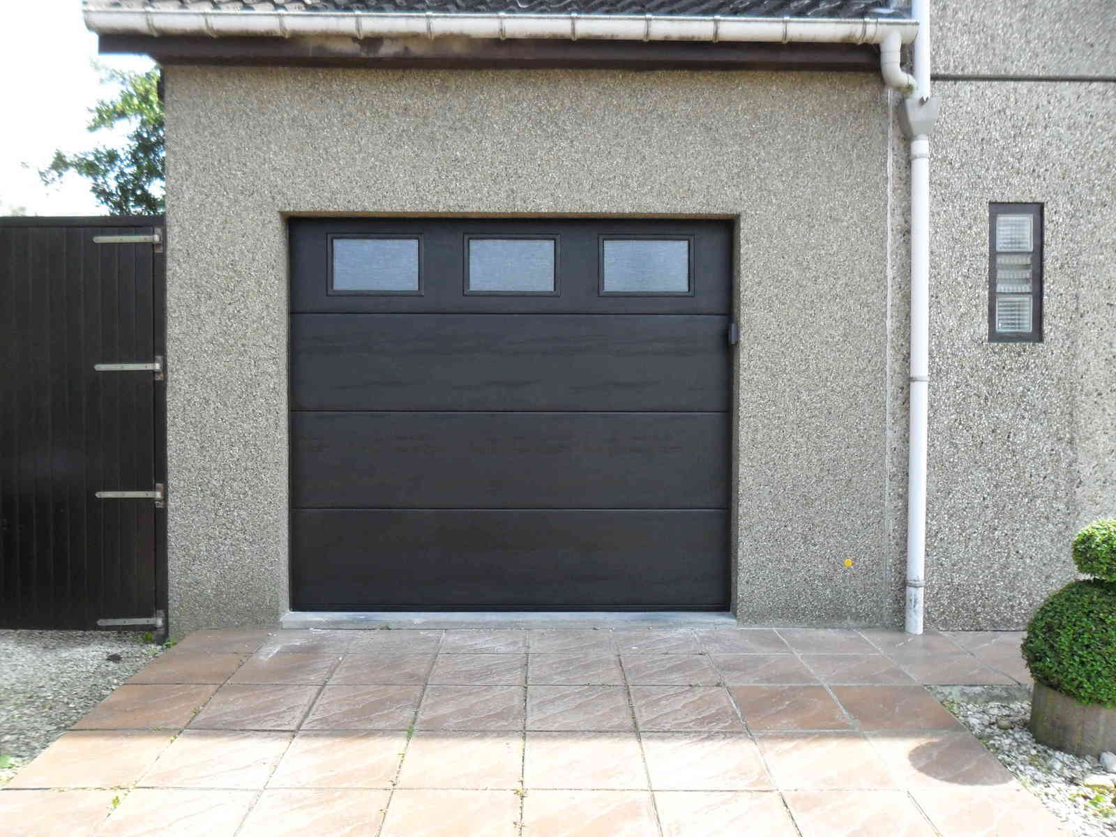 Porte de garage coulissante motorisee stucco - Maison & Travaux