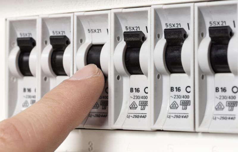 Comment changer un disjoncteur individuel sur un tableau electrique ...